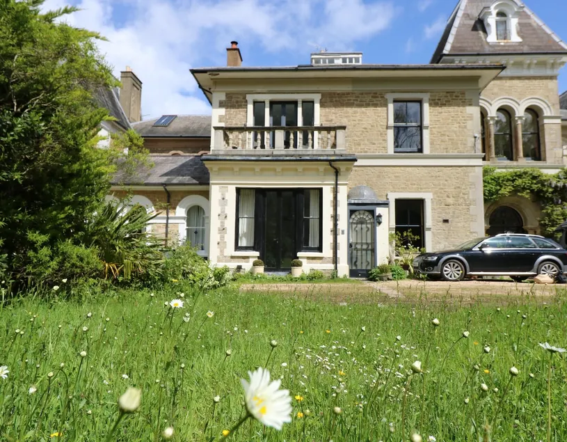 Perfect Retreat in Luxury & Historical Manor House - Image 1