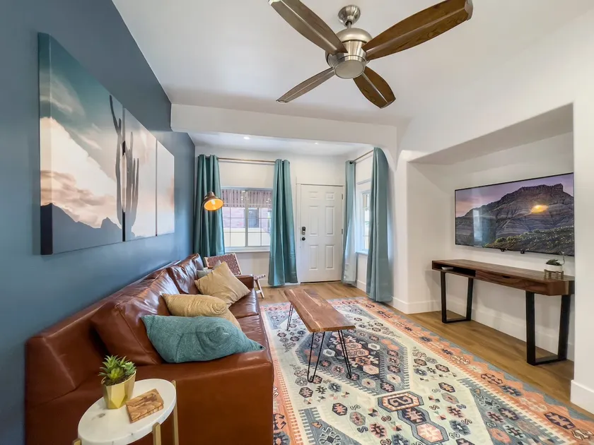 Walk to Downtown Adobe Courtyard Pets OK 1.5 Baths - Image 1
