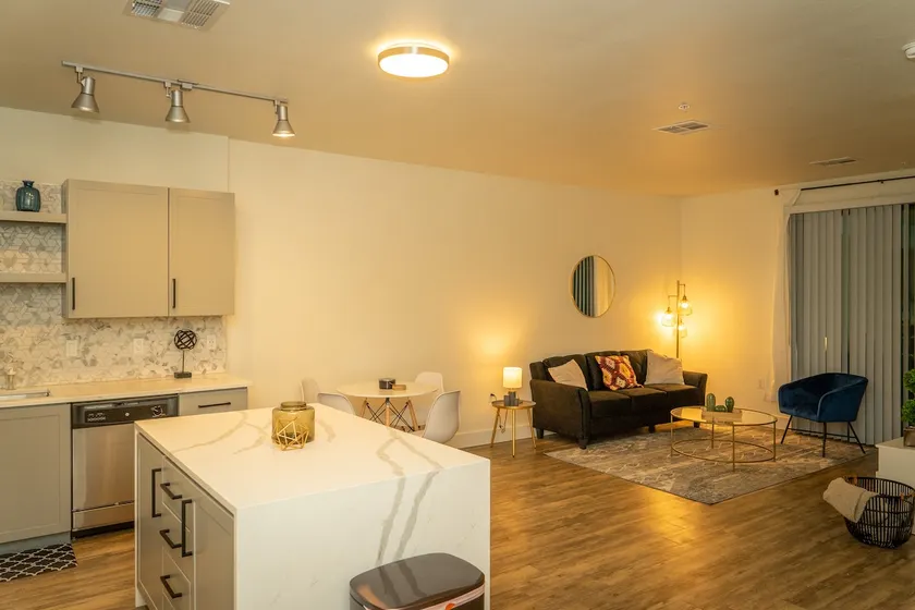 Cozy 1 Bedroom in Downtown with Pool and Gym - Image 1