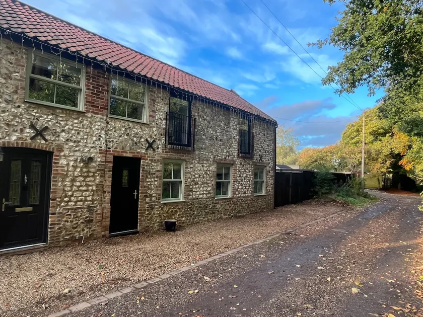 Weavers Barn Sleeps 6 With Hot Tub - Image 1