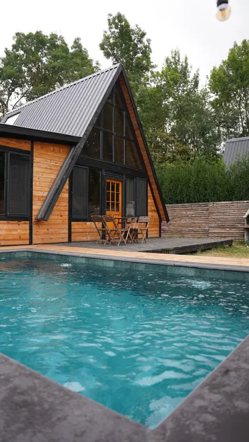 Luxury Modern Frame House with Hot Pool and Jacuzzi - Image 1