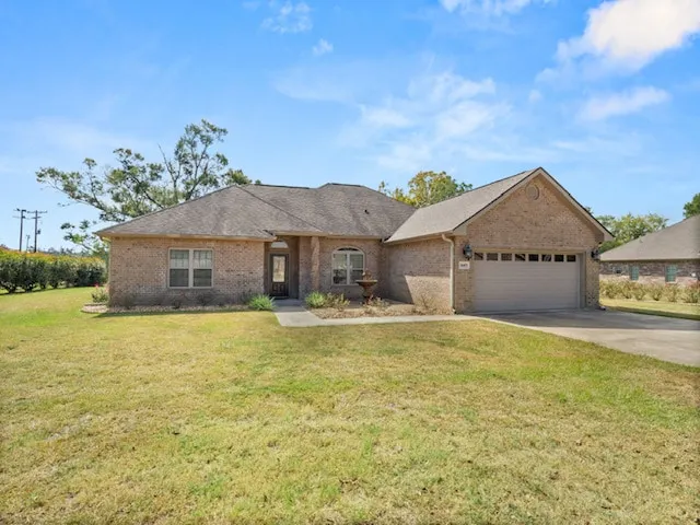Beautiful 3 Bedroom House in Great Neighborhood - Image 1
