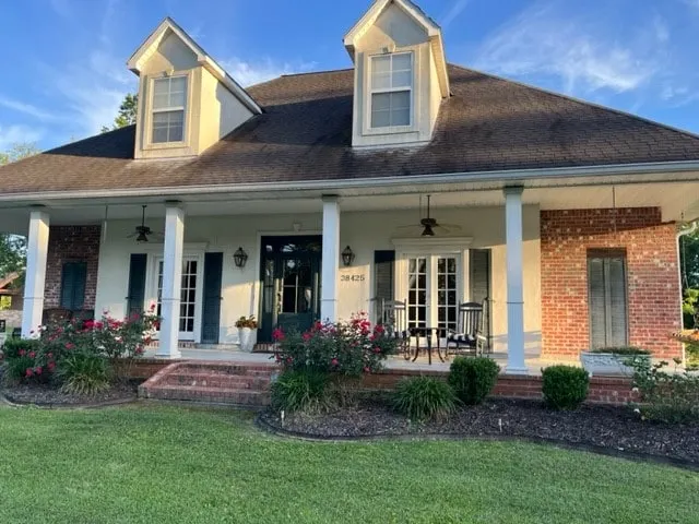 Plantation Type home with land and pond 5BR 5 Bath - Image 1