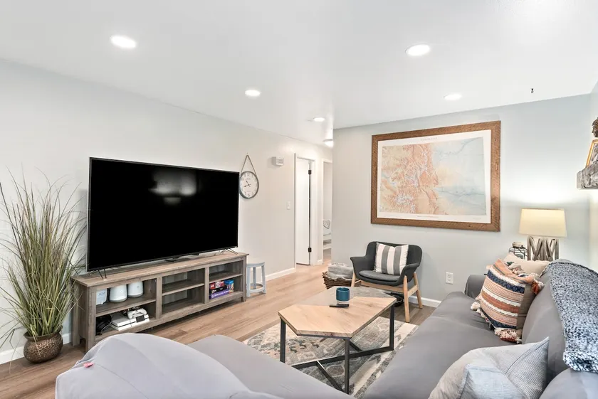Close to Downtown | Cozy & Spacious - Image 1