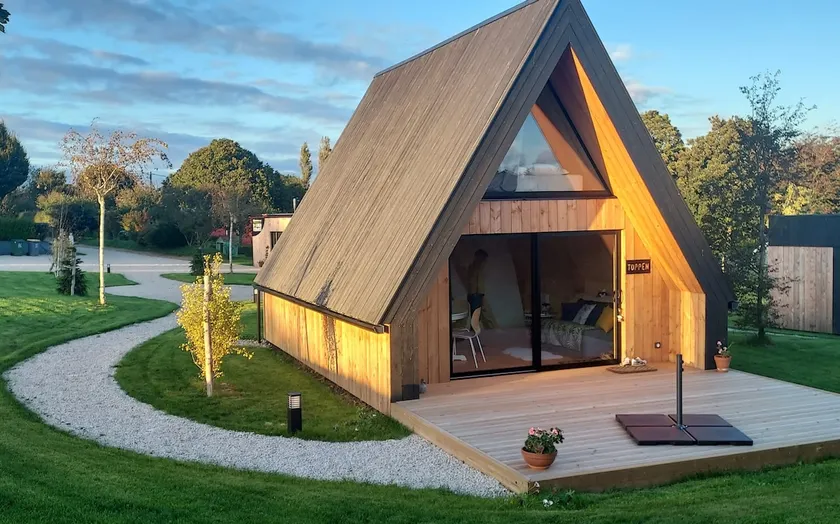 Conviviality in a symphony of wood - Image 1