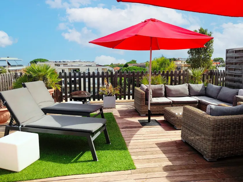 Spacious two bedroom apt with a large private roof terrace with panoramic view - Image 1