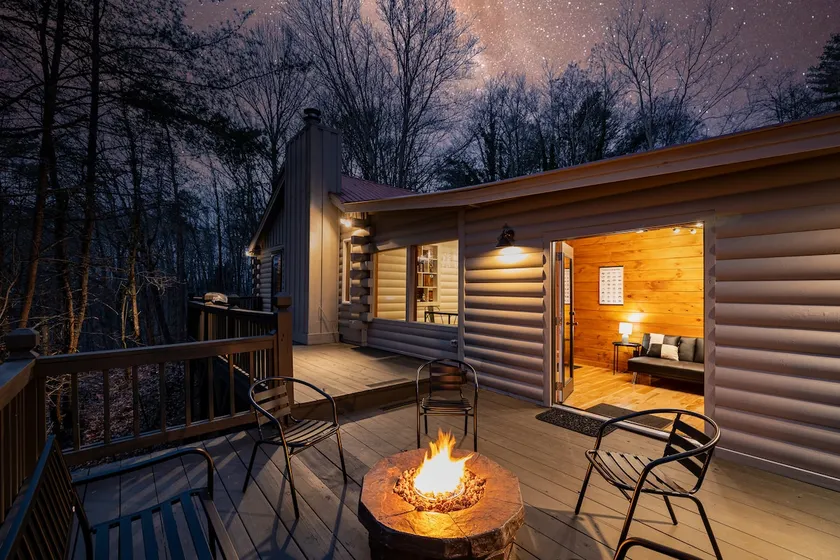 SALE: 6 mins Downtown•Hot Tub•Arcade•FirePit - Image 1