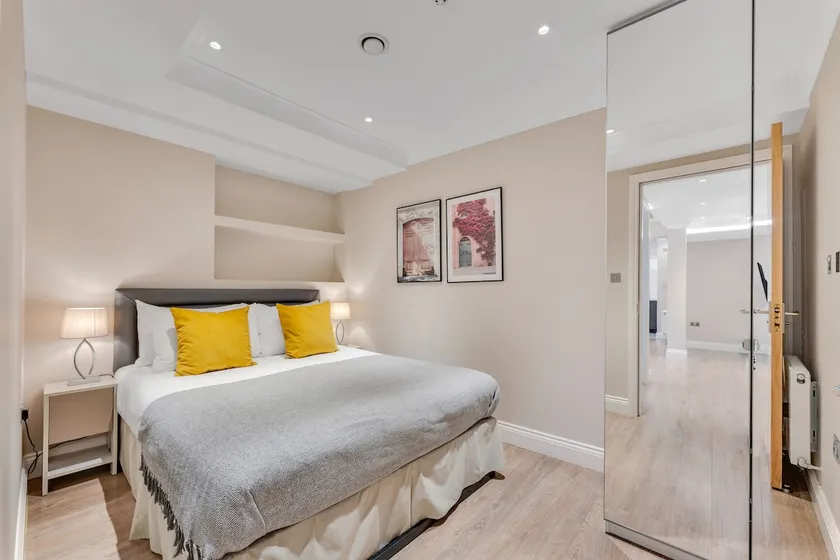 Modern Basement 1-Bedroom Apartment in Farringdon - Image 1