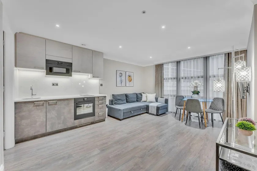 Modern One-Bedroom Apartment with A/C, Farringdon - Image 1