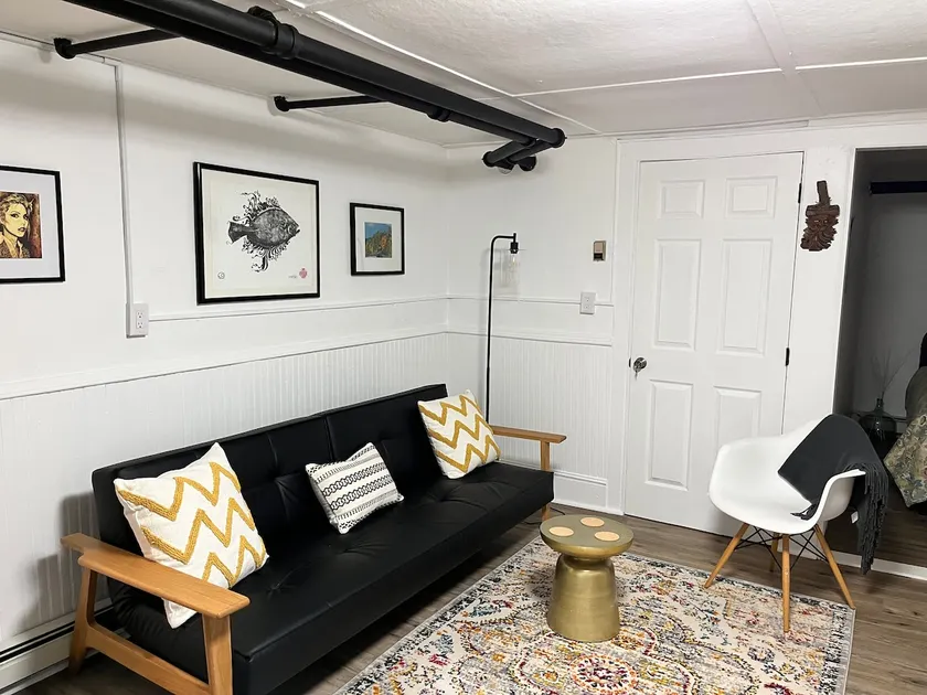 Basement apartment - Image 1