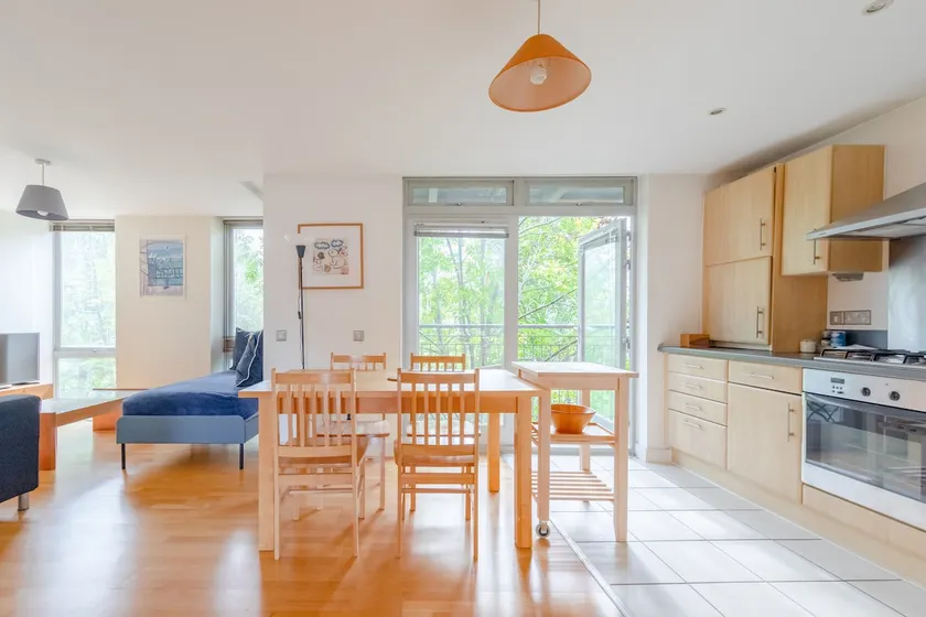 Spacious 1 Bedroom rental unit in West London - Image 1