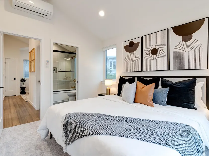 Modern 2 Bedroom Home in Greenlake - Image 1