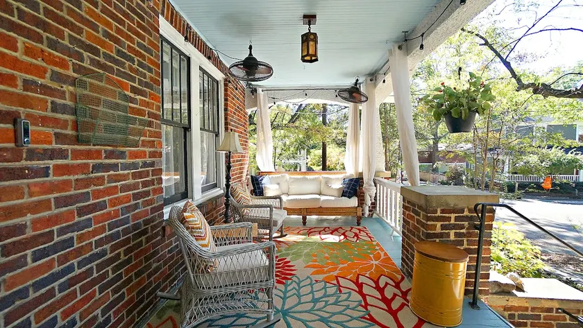 Boho-Chic Art Bungalow. Walk to Downtown, Cafes - Image 1