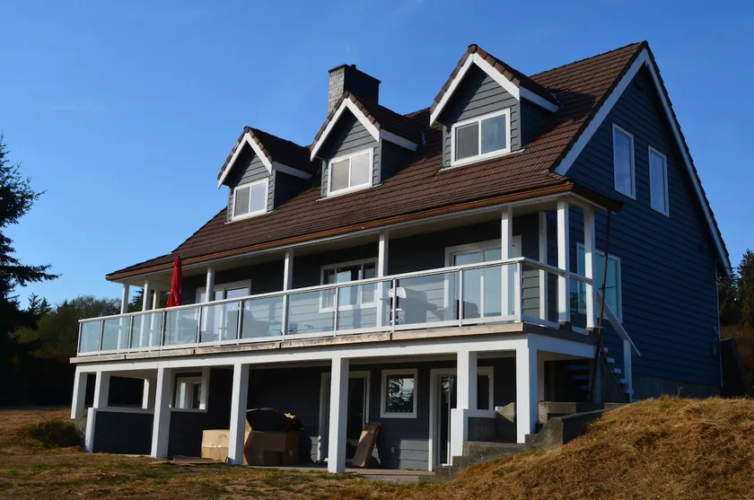 Beautiful beachfront Villa on 80 acres of farmland! - Image 1