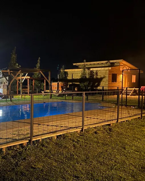 Cabin - swimming pool - hot tub - gazebo - green areas - Image 1