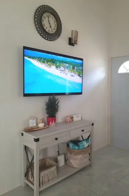 Reina Del Mar: 1BR + pool + beach access + sea views - Image 1