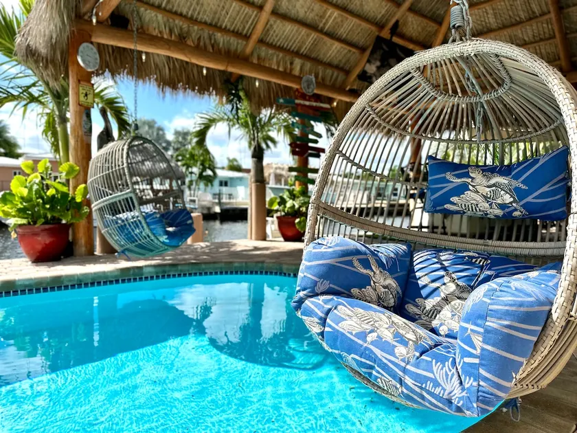 Waterfront Oasis! 2 miles to beach/HTD Pool - Image 1
