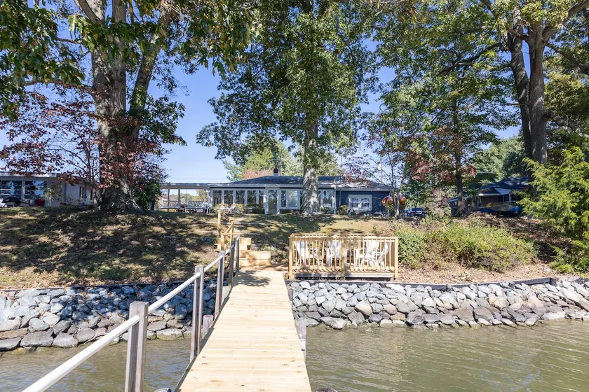 The Little Blue Cottage - Topping : Waterfront! - Image 1