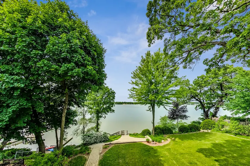 Amber Shore- Lakefront Home w/Amazing View - Image 1