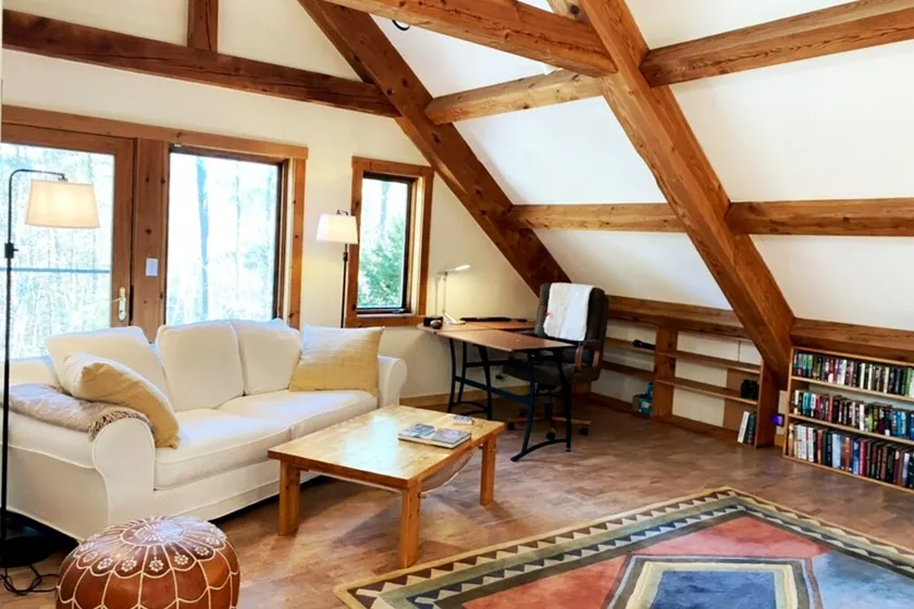 Beautiful post & beam loft apartment - Image 1