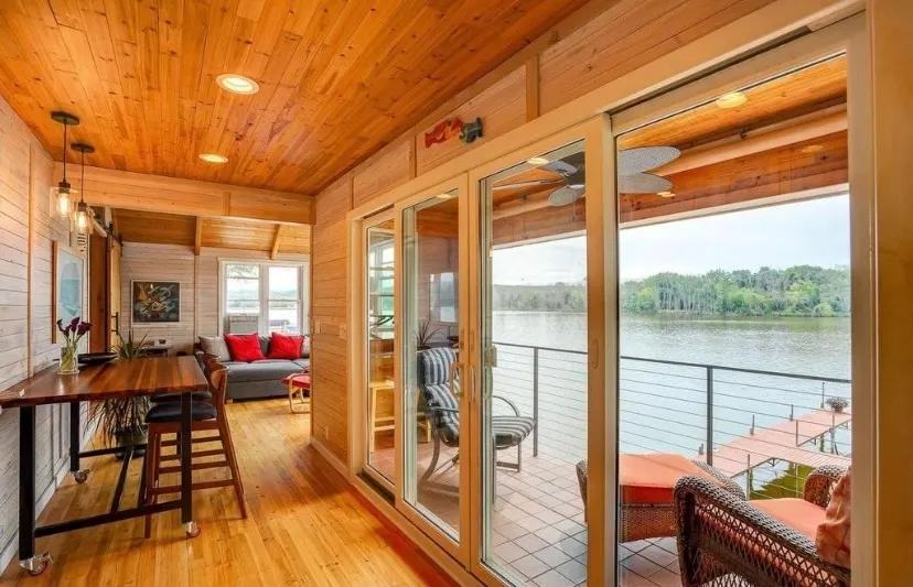 Waterfront modern cabin w/ kayaks - Image 1