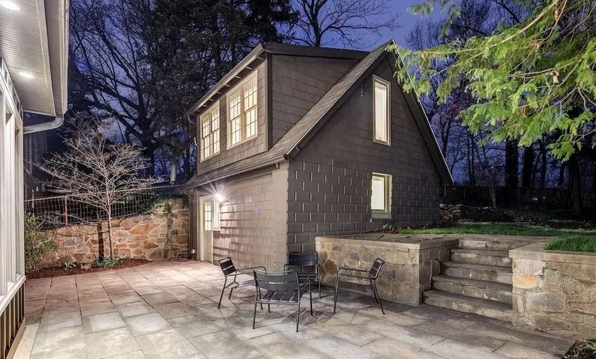 Private two story guesthouse in Takoma Park - Image 1