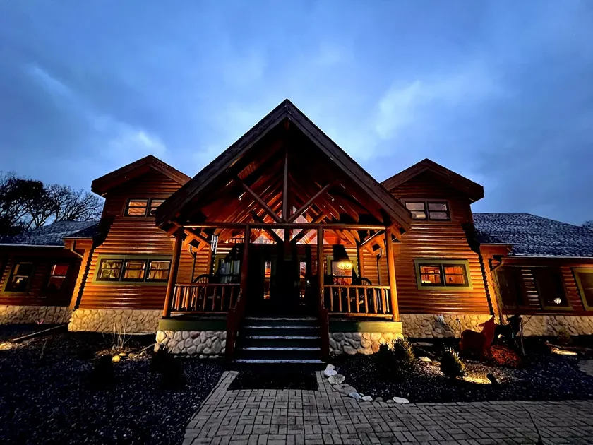 The Hideaway: 8 Acre Resort - Image 1