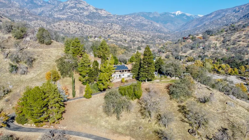 Sequoia Peaks Retreat - Stunning Views, Spa, Games - Image 1