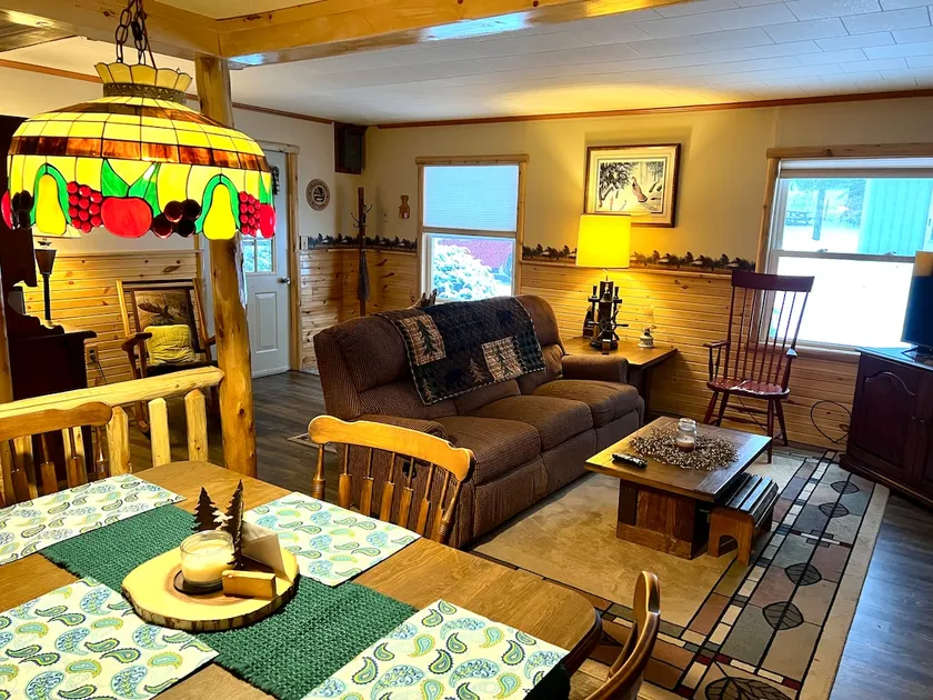 Cabin 3: Quiet, end of the road getaway. - Image 1