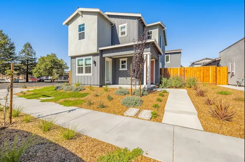 Modern 4-Bedroom Retreat in Santa Rosa - Image 1