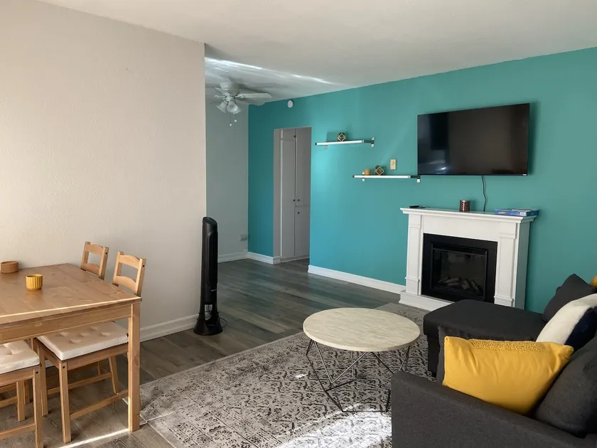 Charming 1 bed condo w/ fireplace and balcony! - Image 1