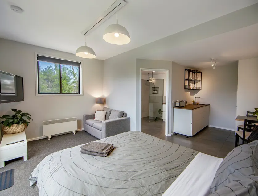 33- Modern studio suite -retreat- Phillip Island - Image 1
