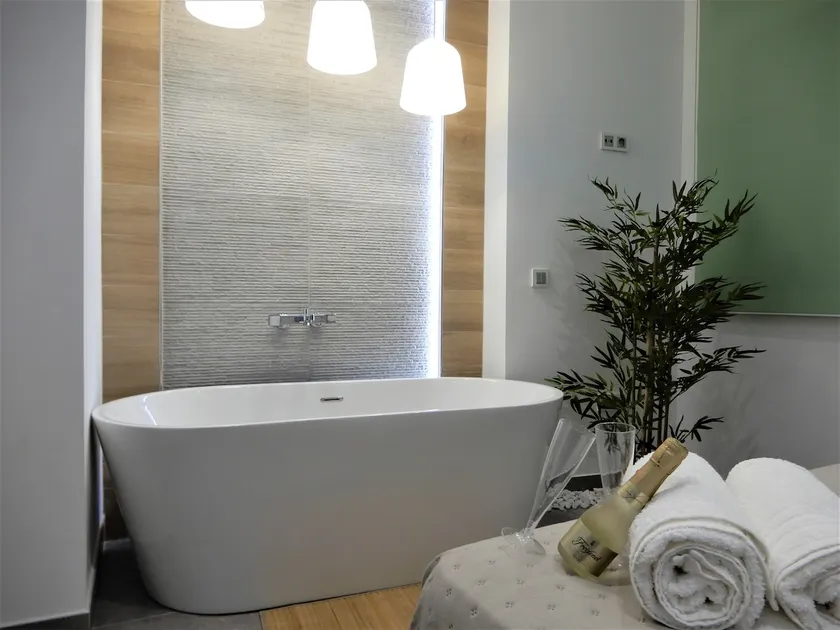 A romantic studio in downtown Algeciras. - Image 1