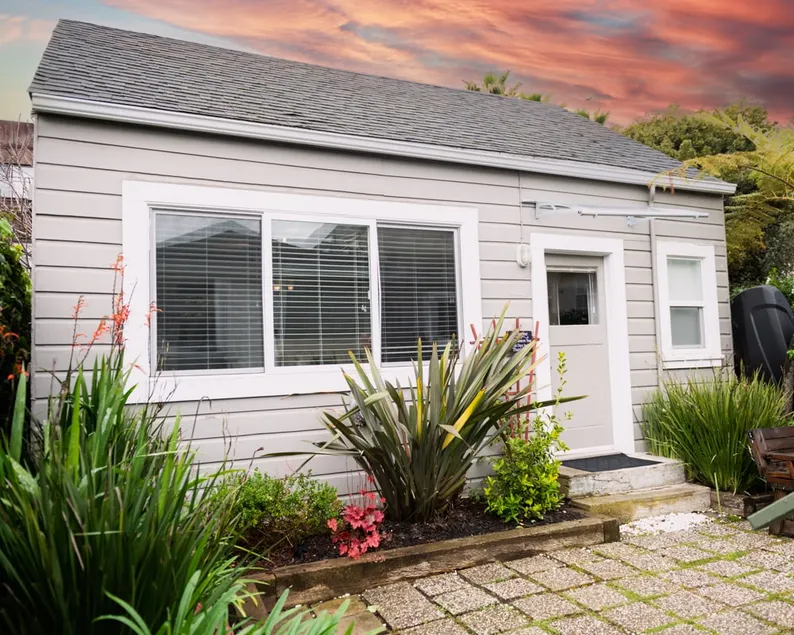 2BR Cottage-Private Entrance-Free Parking-Transit - Image 1