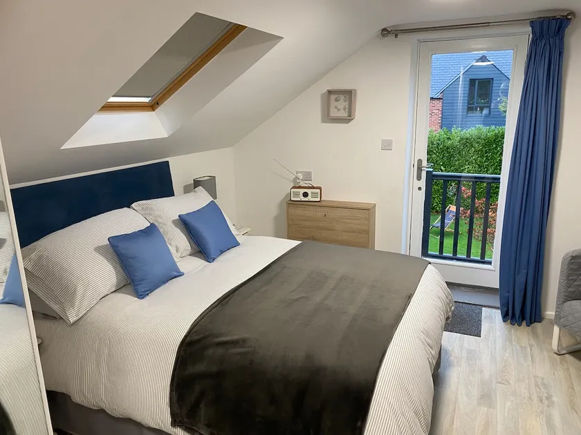 The Studio, private entrance, with garden views. - Image 1