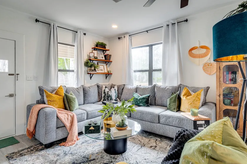 😍Spacious modern 2bedroom home w/ free parking- Located in the medical district! - Image 1
