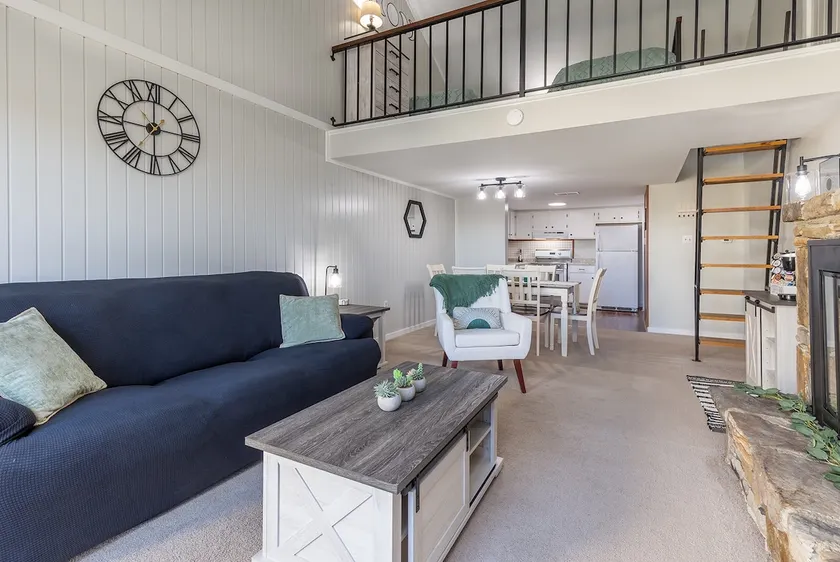 Beautiful, 2 bedroom condo - Image 1