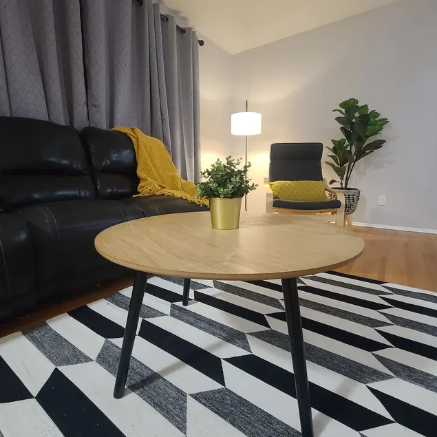 Spacious 3 Bedroom Private Suite with 5 beds! - Image 1