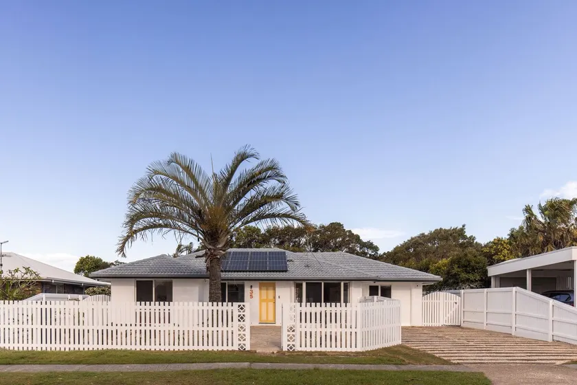 Yo Caba Caba - Beach House with a Colourful Twist! - Image 1