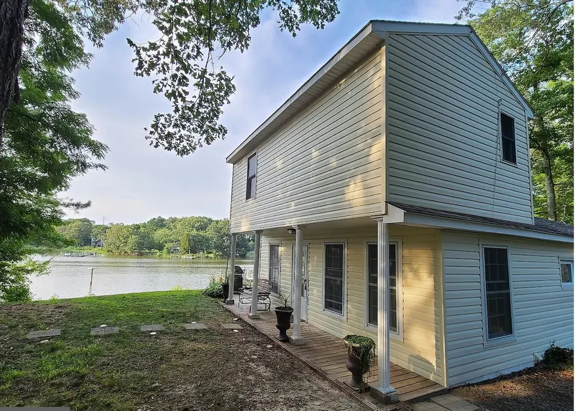 Private Riverfront Retreat - Image 1
