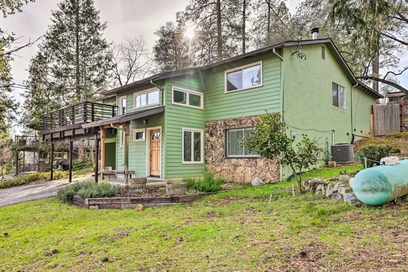 Murphys Retreat & Winery Getaway with Hot Tub - Image 1