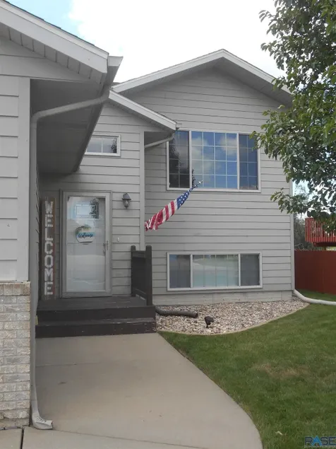3B - 2B Suburban Home-All Yours West Sioux Falls - Image 1