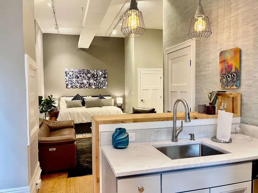 Designer's historic hideaway. Prime Location! - Image 1