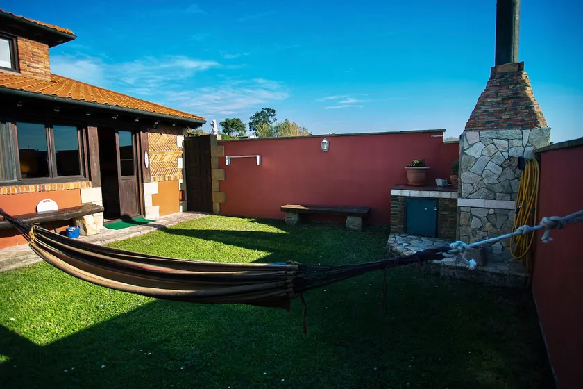 Detached house with fireplace, garden, barbecue - Image 1