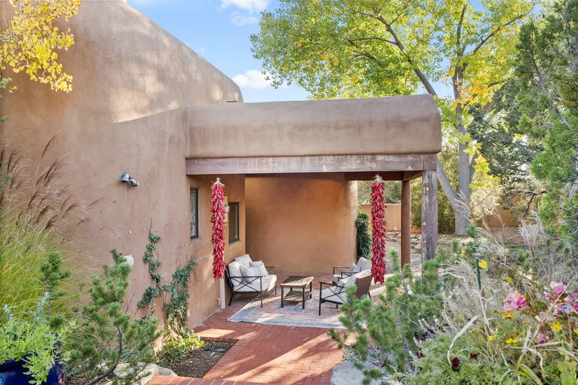Upscale North Hills Home with Views - Image 1