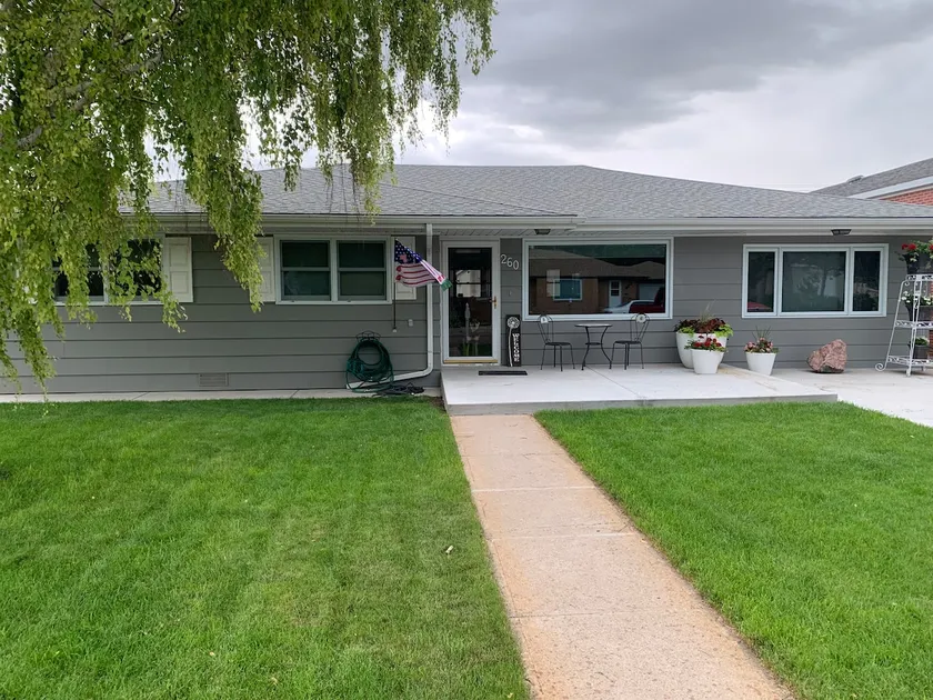 Spacious 3 bedroom plus office! - Image 1