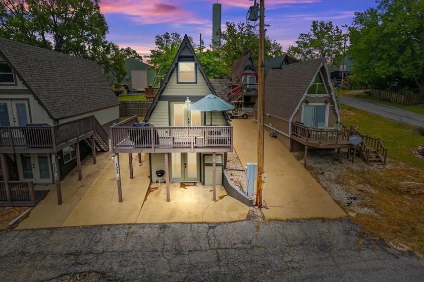 Luxury A Frame at Table Rock Lake! Sleeps 8! - Image 1