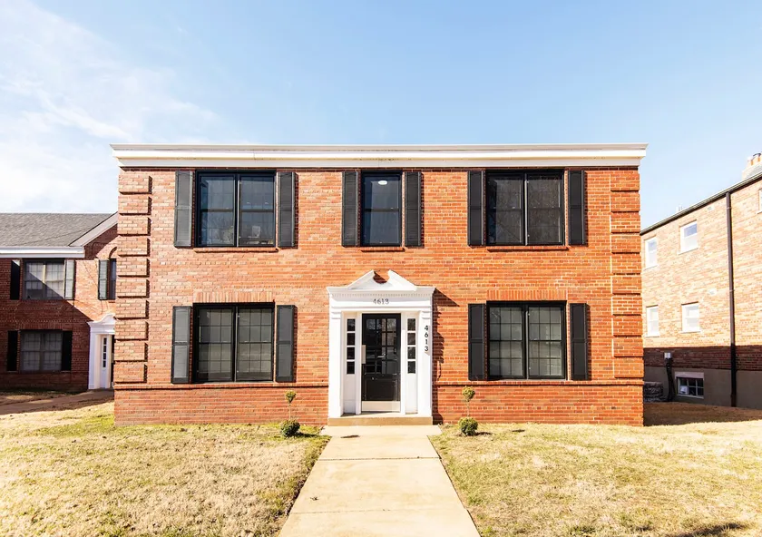 Elegant 1 Bedroom Apartment with Private Parking - Image 1