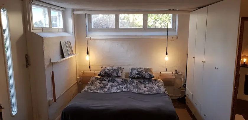 Small cozy apartment opposite restaurant & pub - Image 1