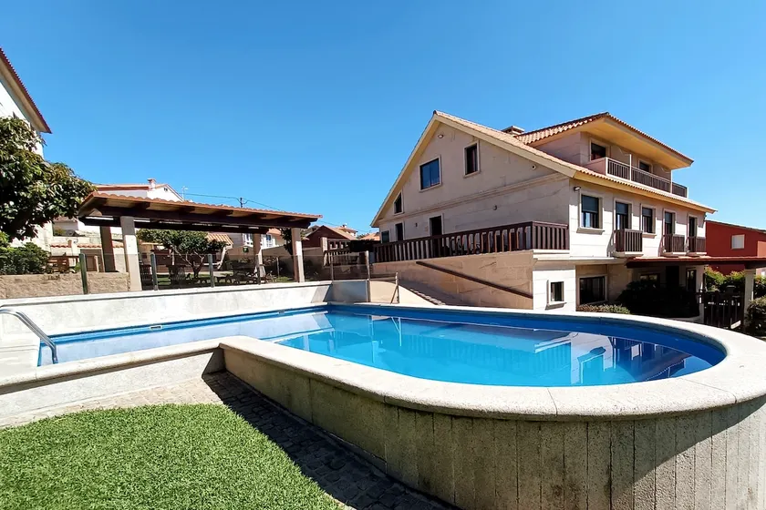 Aptos. Ababides. In Baiona, stay with Encanto! - Image 1